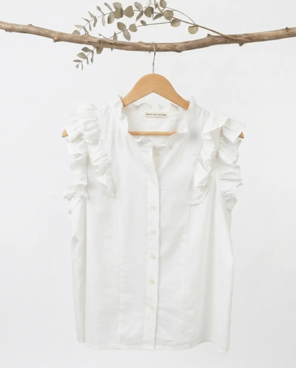 camisa blanca volantes hombro