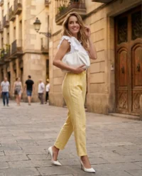 model camisa blanca pantalon rayas amarillo
