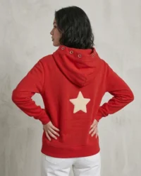 sudadera roja estrella