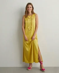 vestido largo amarillo saten model